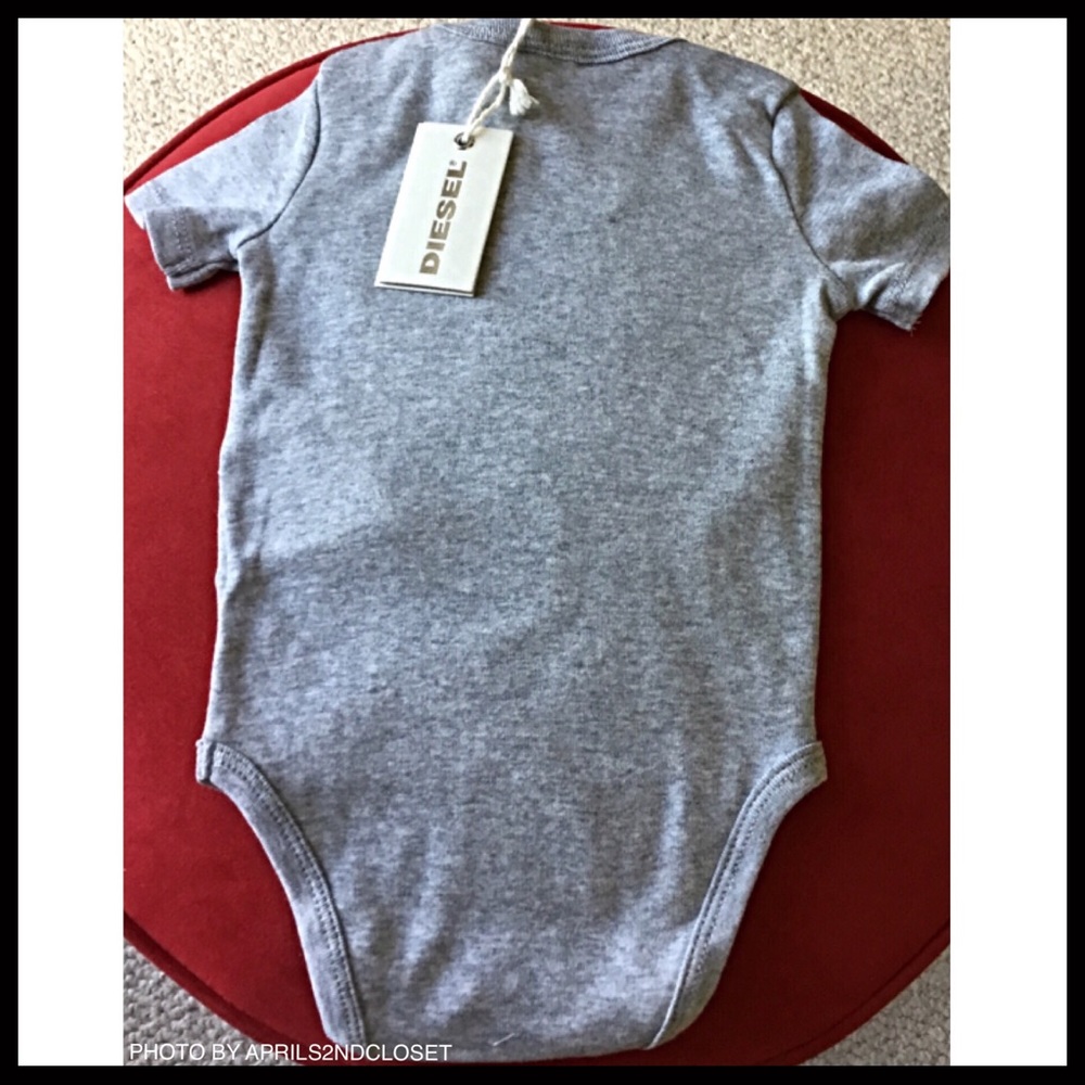 DIESEL GIFT SET BABY BODYSUIT BIB BEANIE HAT - Picture 7 of 8